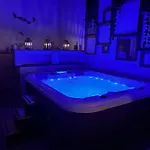 Relax Nella Jacuzzi In Toscana