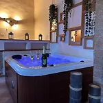 Relax Nella Jacuzzi In Toscana * コッレ・ヴァル・デルザ