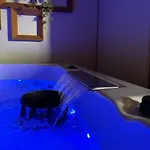 Relax Nella Jacuzzi In Toscana アパート コッレ・ヴァル・デルザ