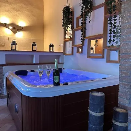 Relax Nella Jacuzzi In Toscana * Colle Val D'Elsa