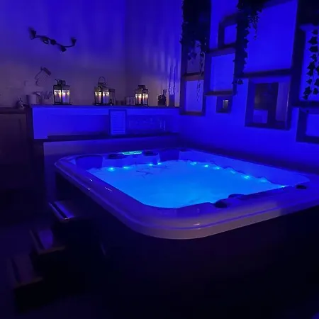 Relax Nella Jacuzzi In Toscana