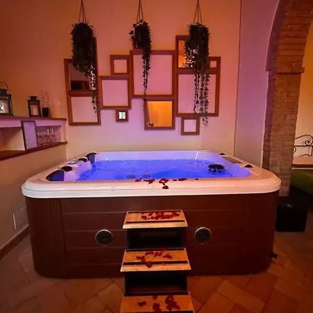 Relax Nella Jacuzzi In Toscana Colle Val D'Elsa
